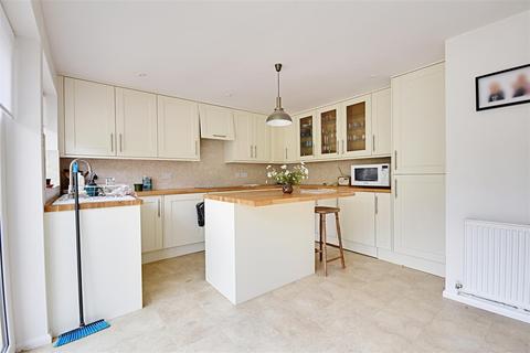 2 Normandale, Bexhill-on-sea, TN39 3LU