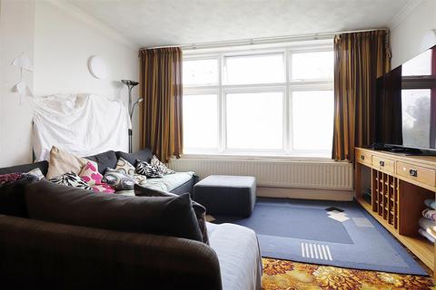 2 Albury Avenue, Bexleyheath, DA7 4SJ