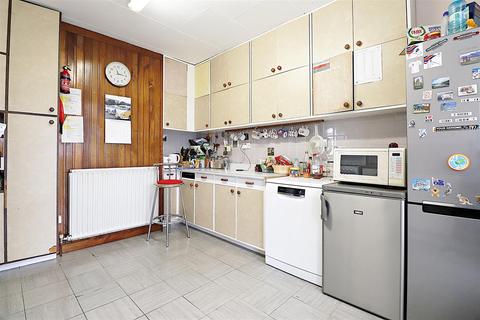 2 Albury Avenue, Bexleyheath, DA7 4SJ