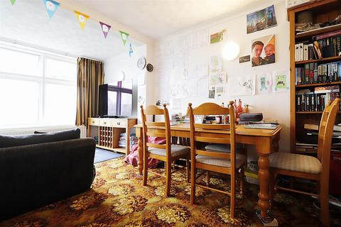 2 Albury Avenue, Bexleyheath, DA7 4SJ