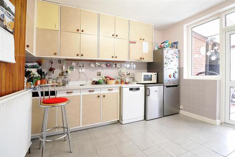 2 Albury Avenue, Bexleyheath, DA7 4SJ