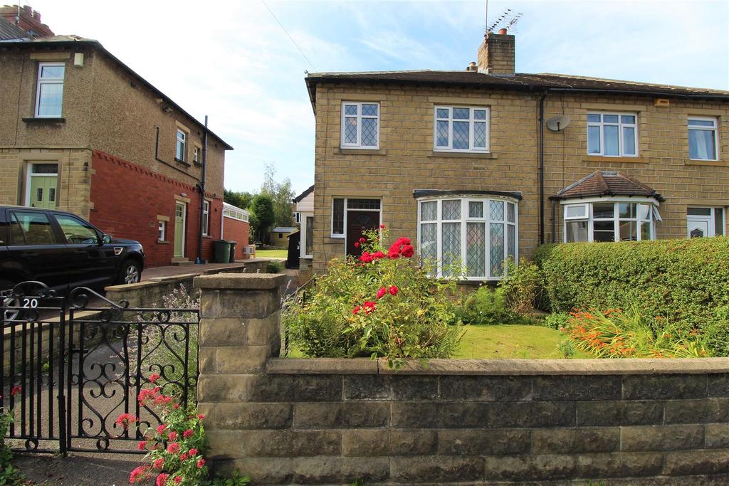 Benomley Road, Almondbury, Huddersfield. HD5 8LS 3 bed semidetached