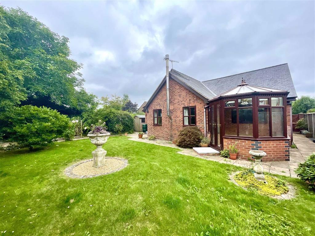 Maes Dinas, Llanfechain, SY22 3 bed bungalow £250,000