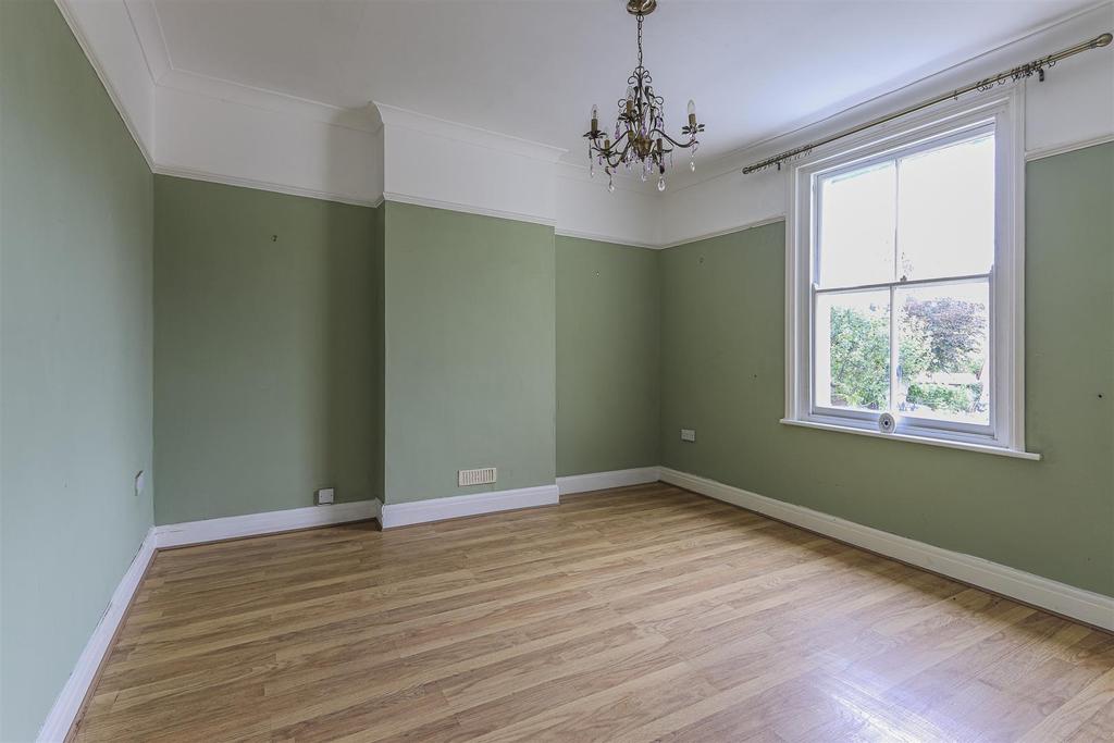 Colchester Avenue 45 b-4.jpg