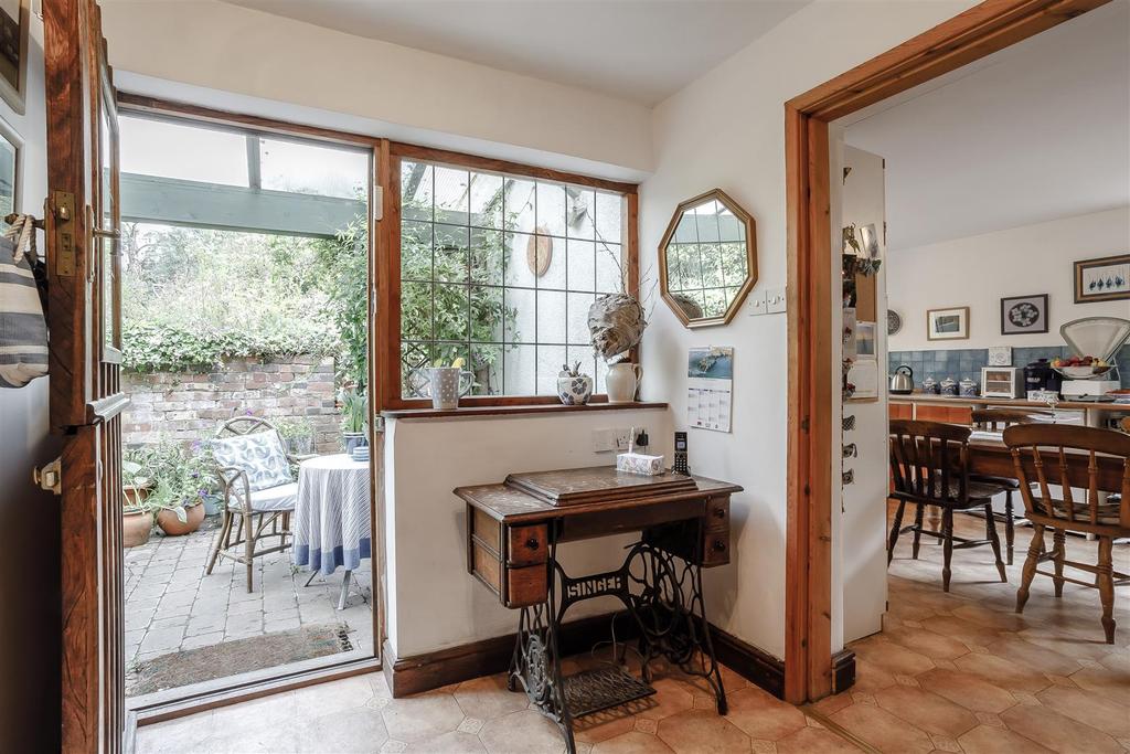 8476072-interior05.jpg