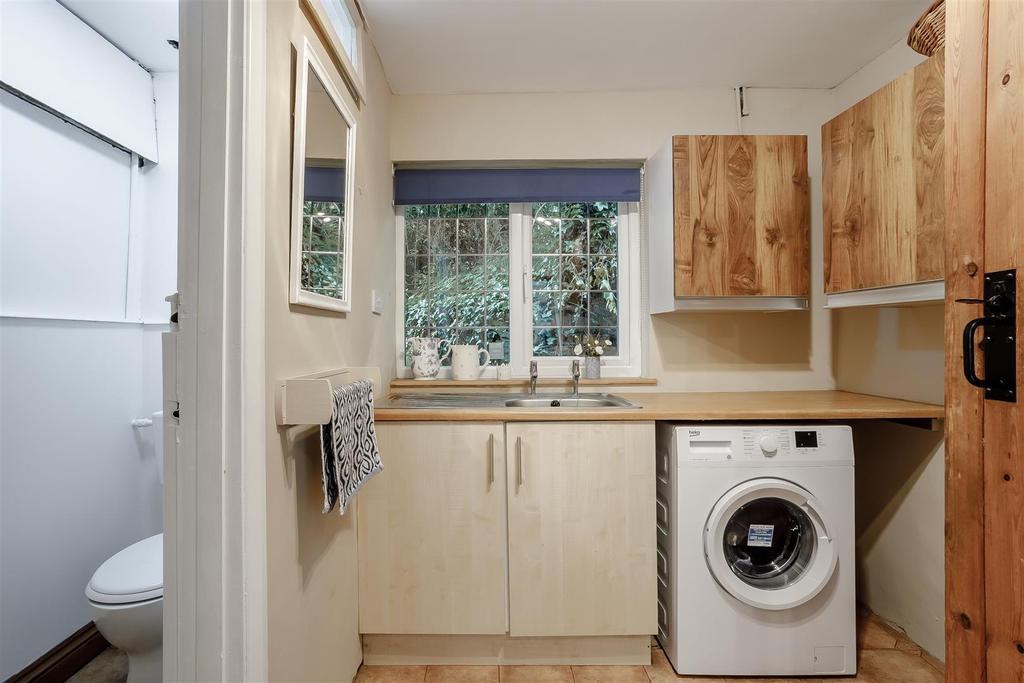 8476072-interior06.jpg