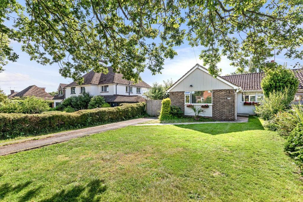Sandyhurst Lane, Ashford TN25 3 bed semidetached bungalow for sale £465,000