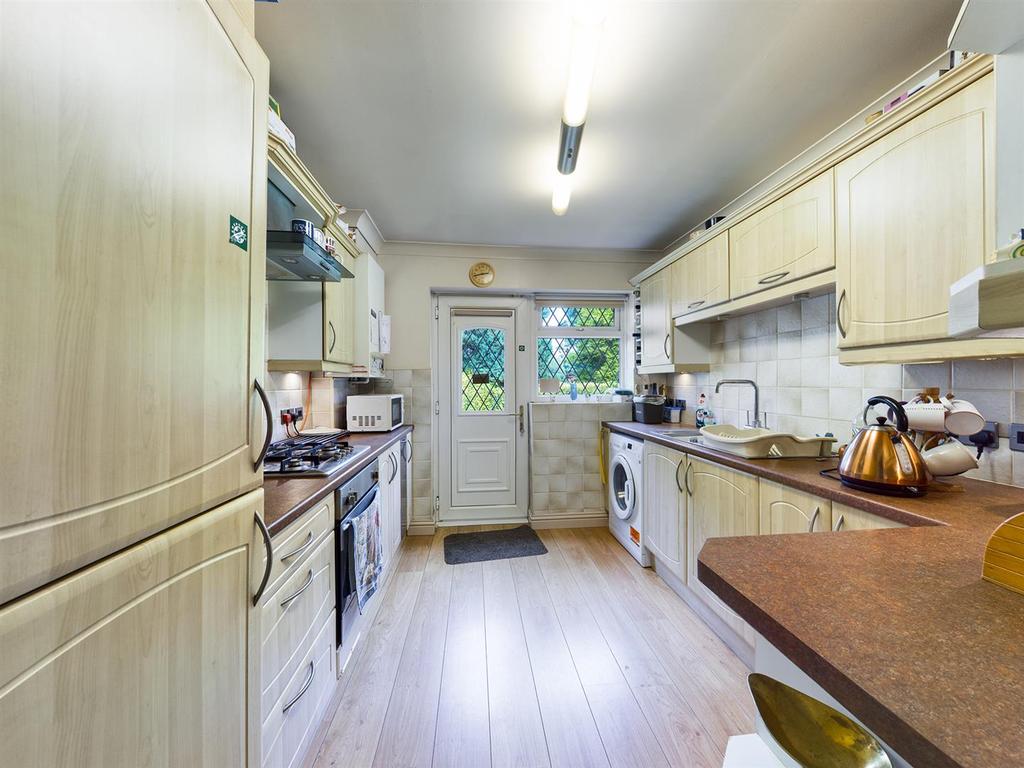Kitchen: