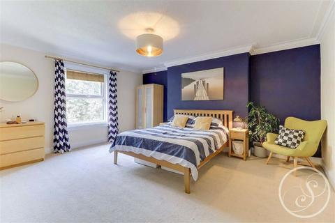 Second Floor Flat, 2 Westfield Terrace, Leeds, LS7 3QG