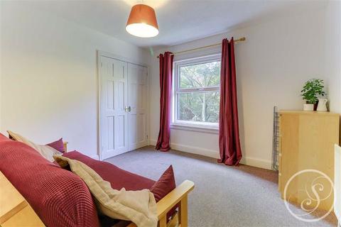 Second Floor Flat, 2 Westfield Terrace, Leeds, LS7 3QG