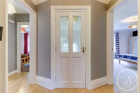 Second Floor Flat, 2 Westfield Terrace, Leeds, LS7 3QG