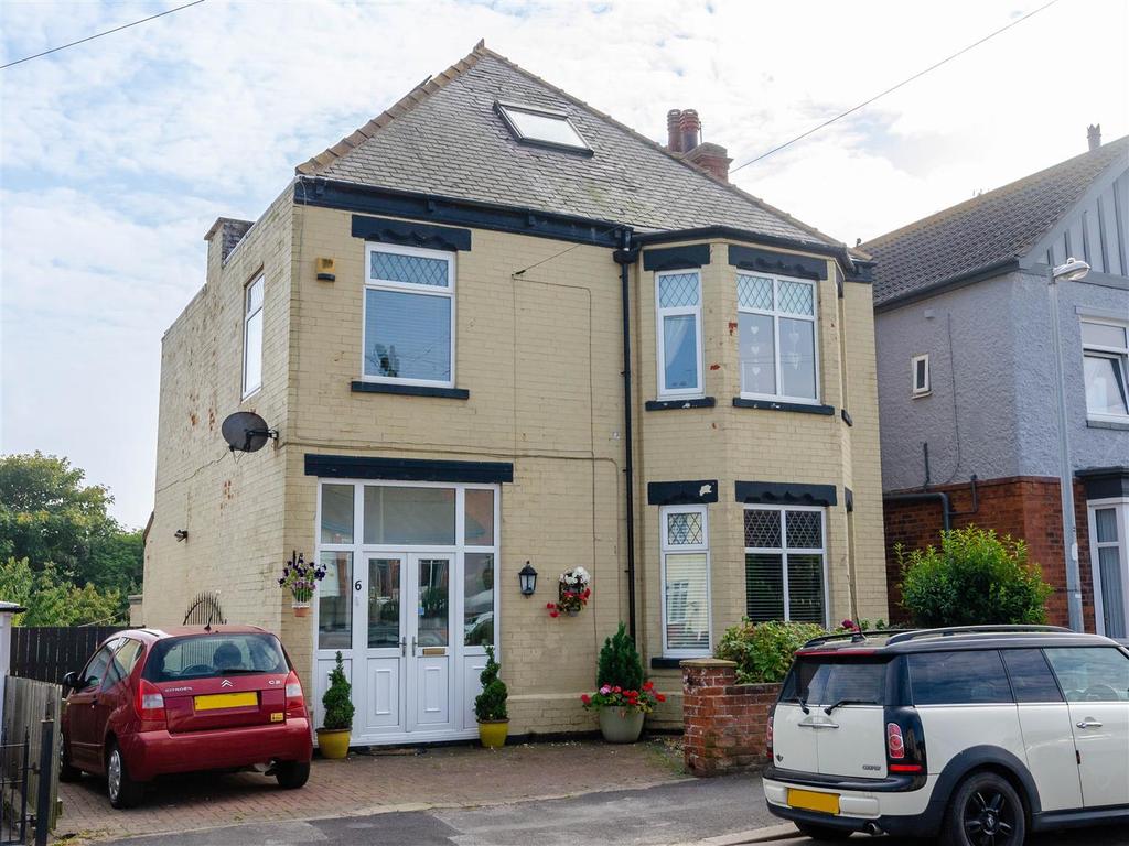 Lee Avenue, Withernsea 5 bed detached house £235,000