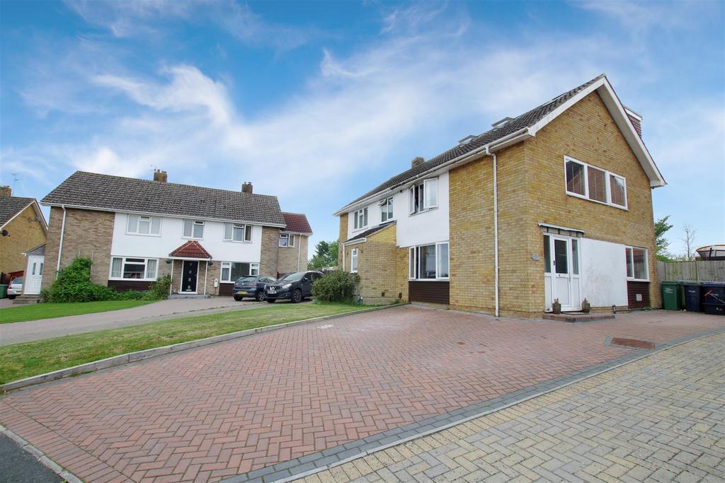 Noredown Way, Royal Wootton Bassett... 3 bed semidetached house £375,000