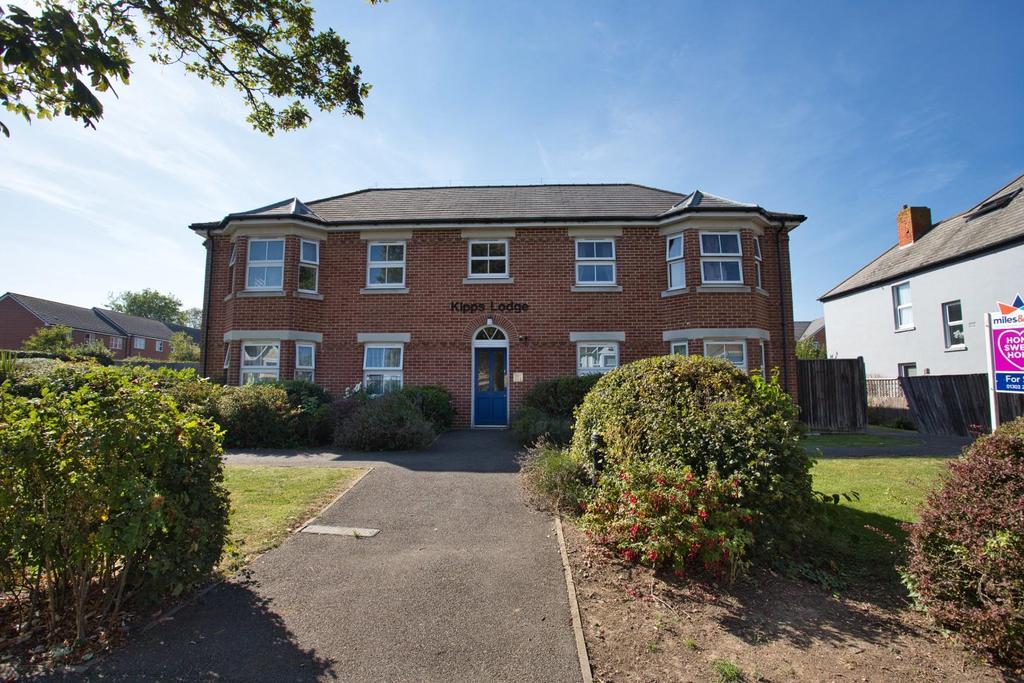 Stanley Road, Folkestone 2 bed flat £126,500
