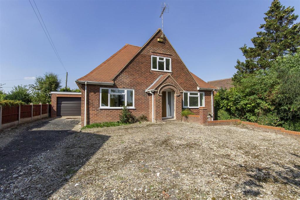 Chesterfield Road, Barlborough, Chesterfield 3 bed detached bungalow