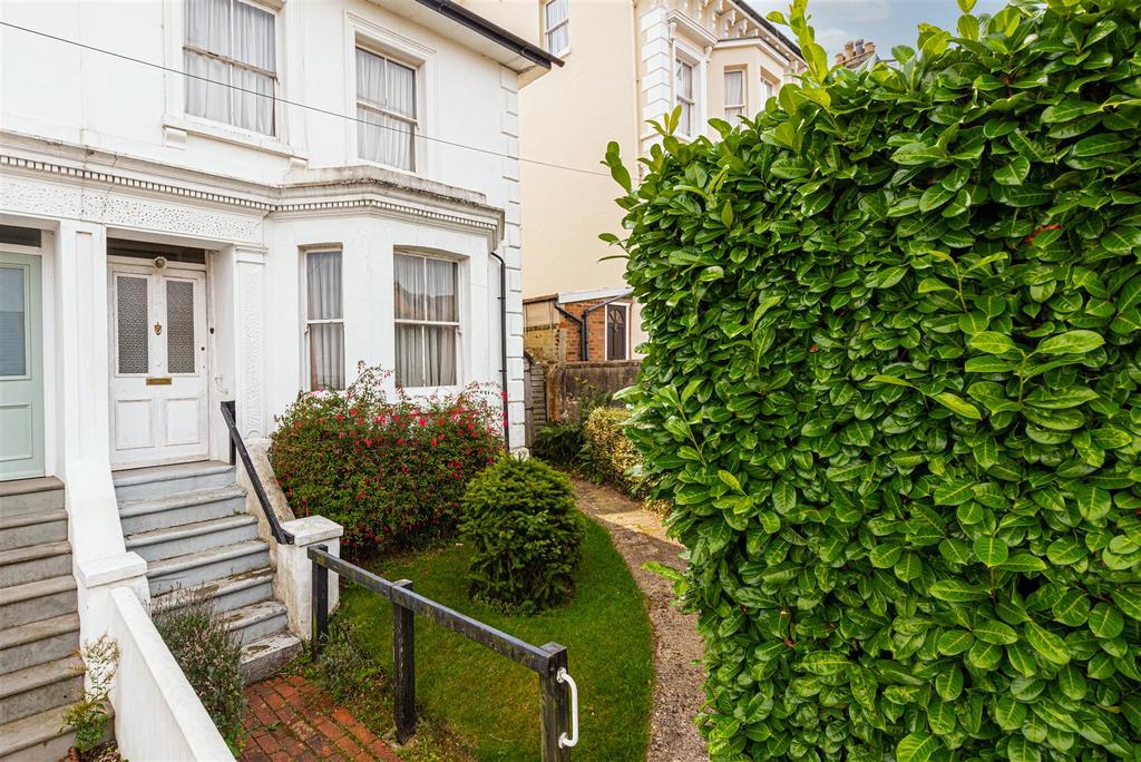 Upper Bridge Road, Redhill 3 bed house £650,000