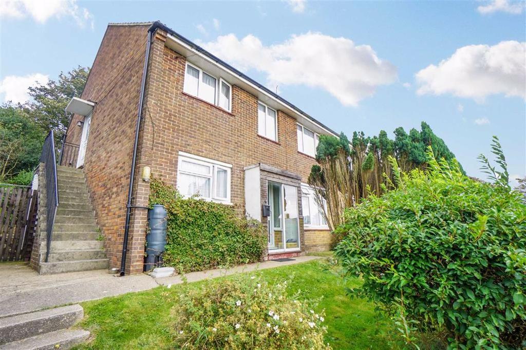 Firle Close, Hastings, East Sussex 2 bed flat £160,000