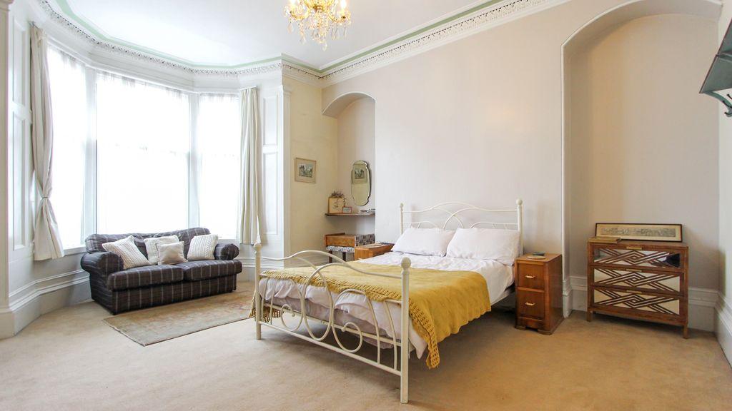 Bedroom 5 (Double)