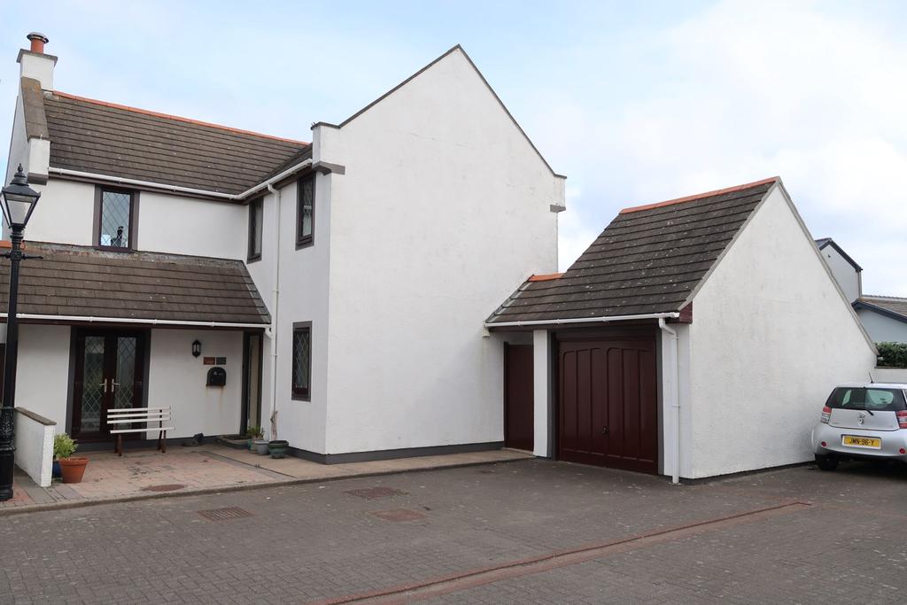 6 Chapel Court, Derbyhaven, Castletown 3 bed link detached house £379,000