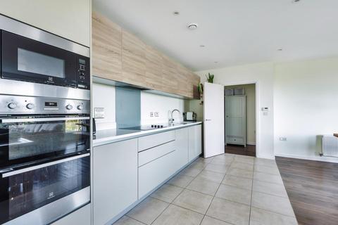 18, Alacia Court Palmerston Road, London, W3 8GJ