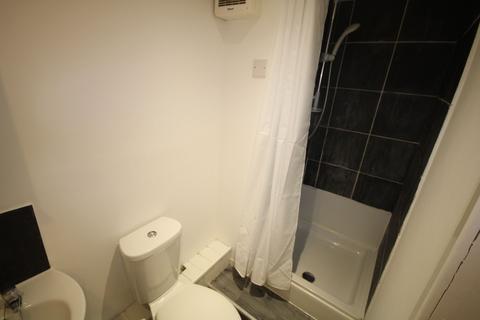 Studio to rent, Church Street, London