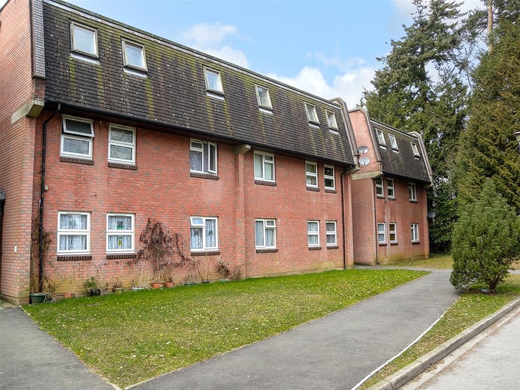 Moorlands Road, West Moors, Ferndown, BH22 3 bed apartment £190,000
