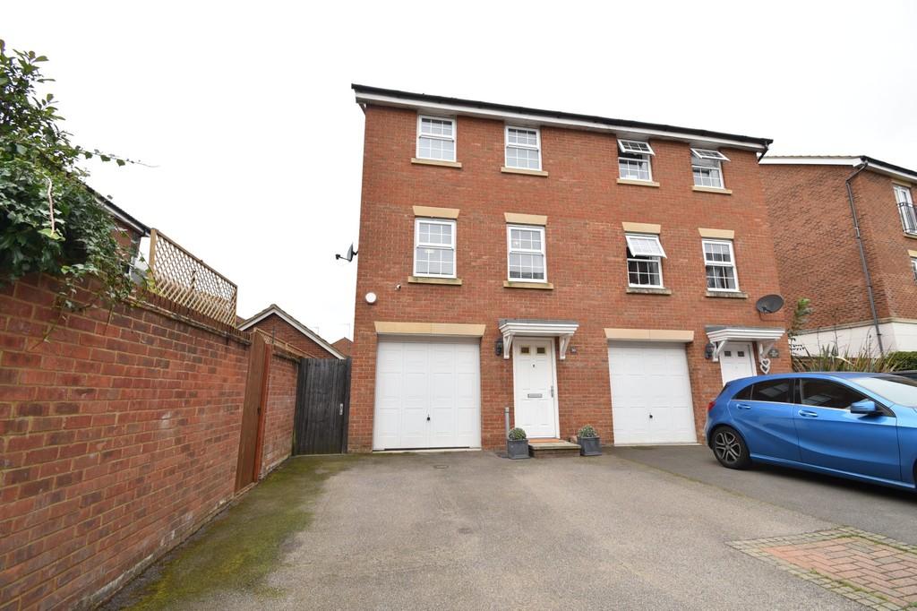 Whernside Drive, Stevenage 3 bed end of terrace house £390,000