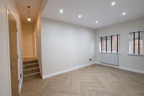 2 bedroom flat for sale, Roberts Road, Hp13
