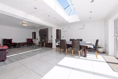 21 Forrest Crescent, Luton, LU2 9AR