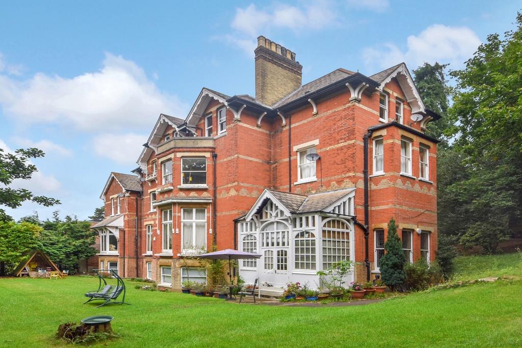 Yester Road, Chislehurst BR7 3 bed flat £560,000