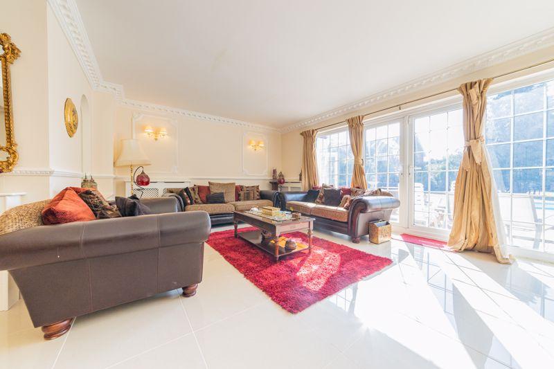 Living/Dining Area