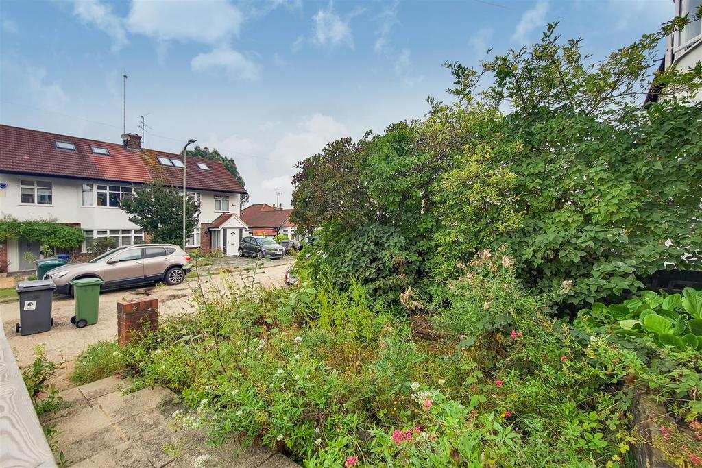 Old Fold View, EN5 3 bed semidetached house £660,000