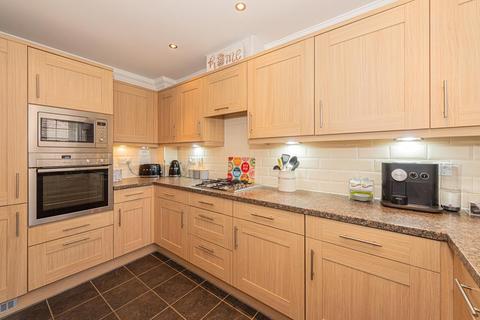 8 Whitebeam Close, Epsom, KT17 3AU