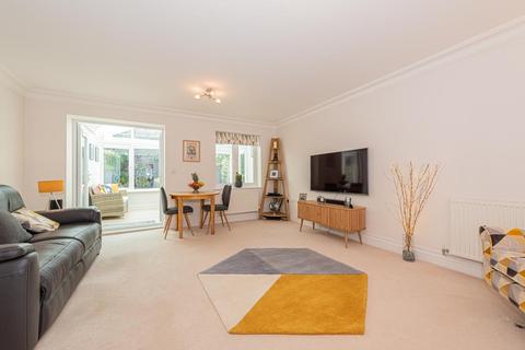 8 Whitebeam Close, Epsom, KT17 3AU