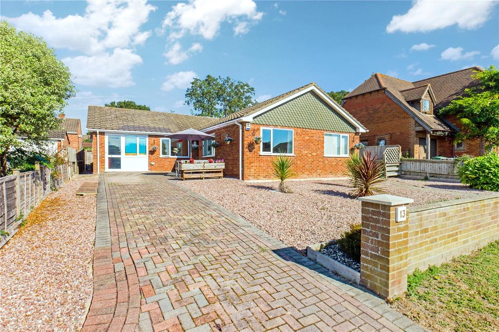 Swains Close, Tadley, RG26 3 bed bungalow £425,000