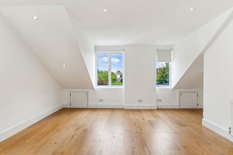 3 bedroom semi-detached house to rent, Maltings Close, Barnes, SW13