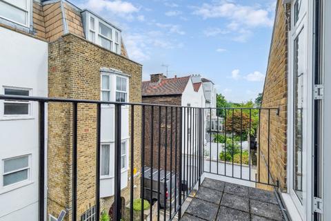 3 bedroom semi-detached house to rent, Maltings Close, Barnes, SW13