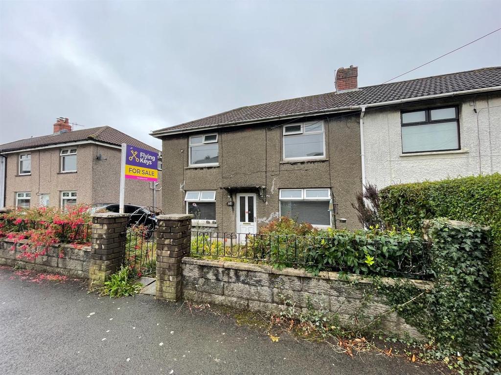 Trosnant Crescent, Penybryn, Hengoed 3 bed semidetached house £147,000