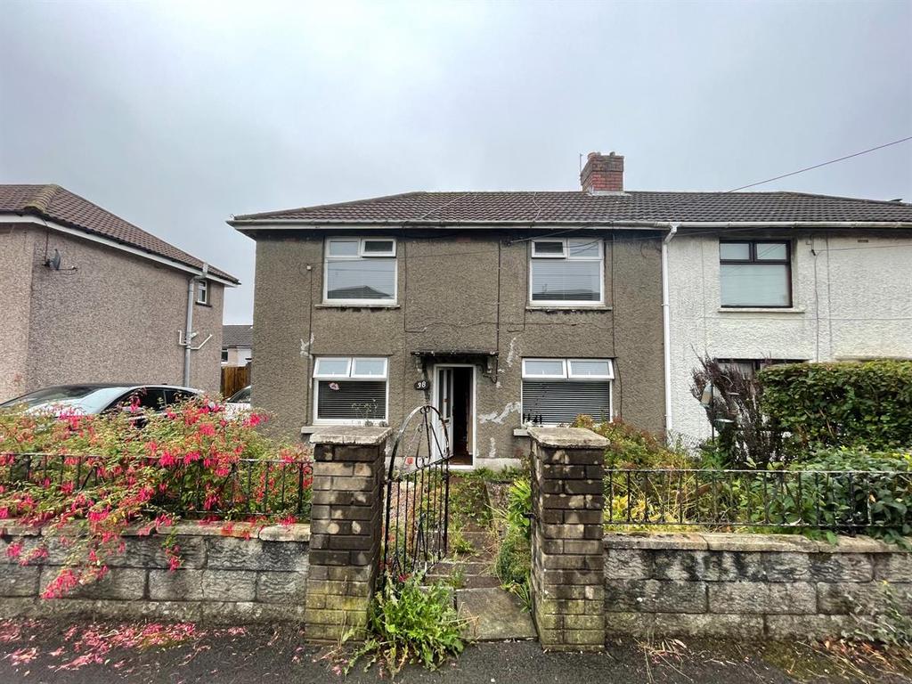 Trosnant Crescent, Penybryn, Hengoed 3 bed semidetached house £147,000
