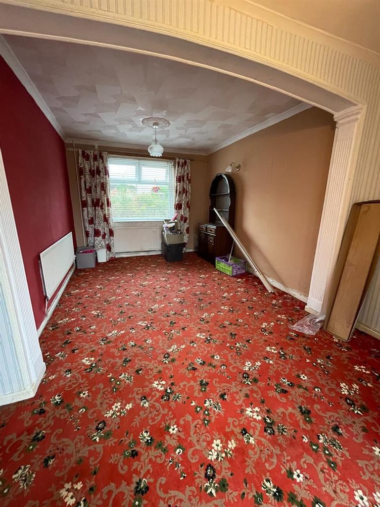Trosnant Crescent, Penybryn, Hengoed 3 bed semidetached house £147,000