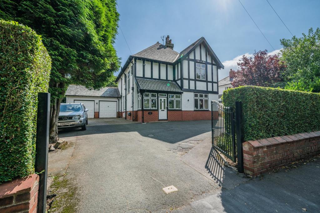 Green Lane, Buxton, SK17 6 bed detached house £725,000