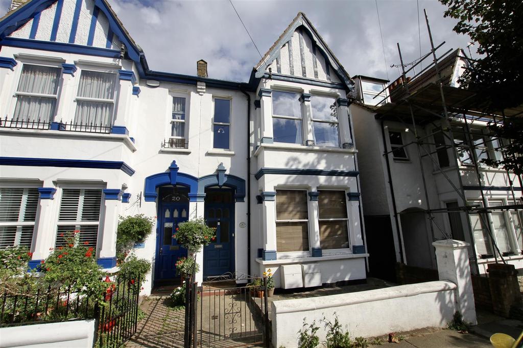 Leigh Hall Road, LeighOnSea 1 bed flat £795 pcm (£183 pw)