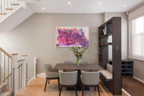 6 Radley Mews, London, W8 6JP