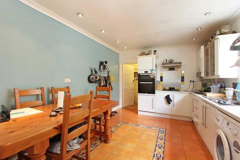 3 bedroom house for sale - Colchester Road, Leyton, E10