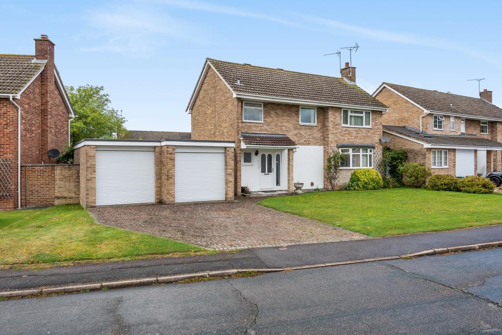 Woodrow Drive, Wokingham, RG40 4 bed detached house £2,250 pcm (£519 pw)