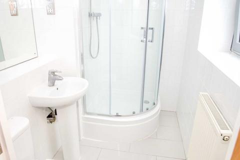2 bedroom apartment for sale, Warrior Close, London, SE28 0NL