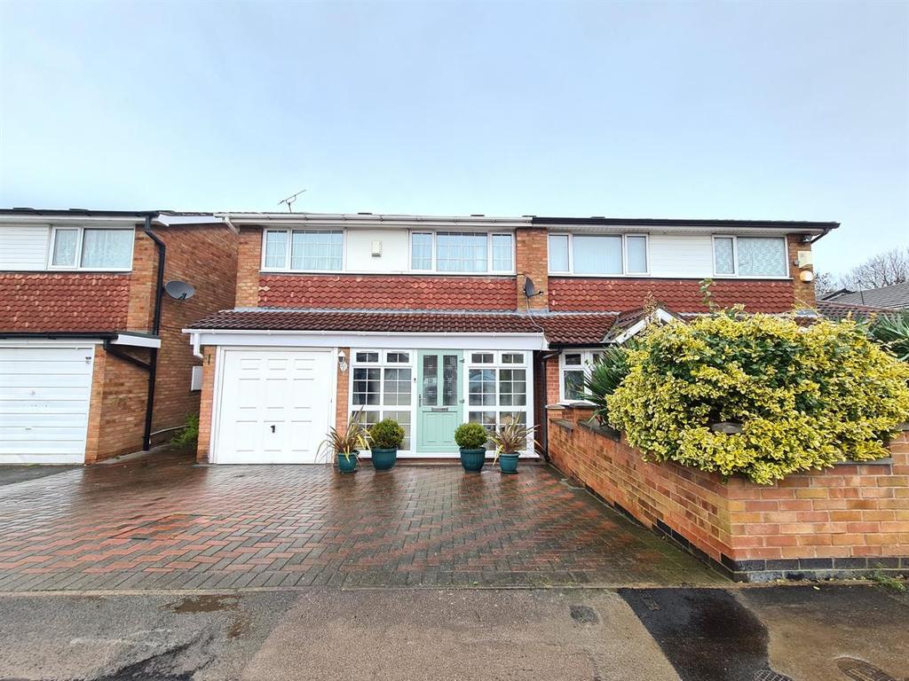 Peebles Way, Rushey Mead, Leicester 3 bed semidetached house £895