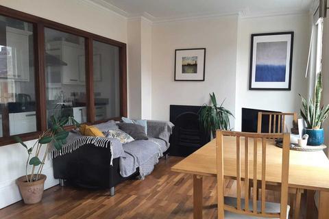 3 bedroom flat to rent, Trent Road, Brixton, SW2