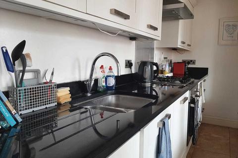 3 bedroom flat to rent, Trent Road, Brixton, SW2