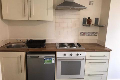 Studio to rent - Lower Broughton Road, Broughton